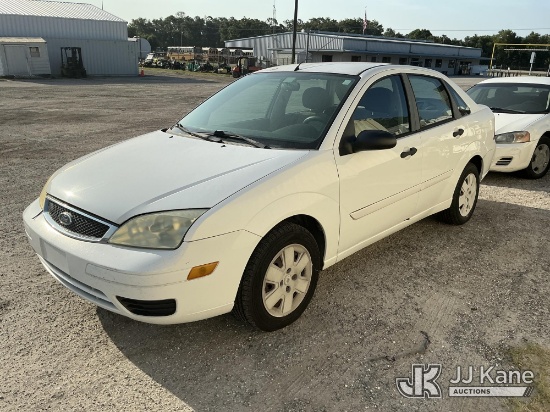 (Thonotosassa, FL) 2007 Ford Focus 4-Door Sedan Runs & Moves) (Jump To Start, Paint Damage) (FL Resi