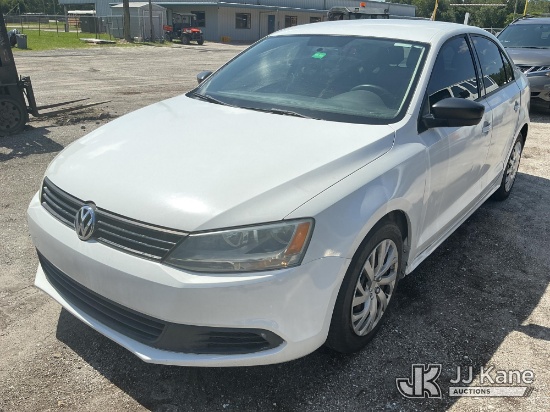 (Thonotosassa, FL) 2012 Volkswagen Jetta 4-Door Sedan Runs & Moves) (Jump To Start, Paint Damage
