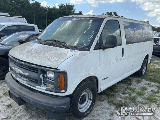 (Thonotosassa, FL) 2001 Chevrolet EXPRESS Cargo Window Van Not Running, Condition Unknown)(Smells Li