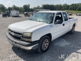 (Verona, KY) 2006 Chevrolet Silverado 1500 Extended-Cab Pickup Truck Runs & Moves) Rust & Body Damag