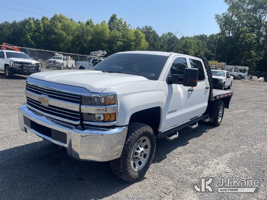 (Albertville, AL) 2018 Chevrolet Silverado 2500HD 4x4 Crew-Cab Flatbed Truck Runs & Moves) (Headligh