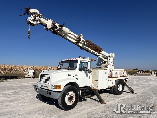 Derrick Rear Rope (Hawk Point, MO) Altec D947-TR, Digger Derrick rear mounted on 2001 ...