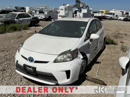 (Dixon, CA) 2015 Toyota Prius Hybrid 4-Door Hatch Back Not Running, Condition Unknown)(Collision Iss