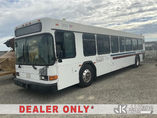 (Dixon, CA) 2001 Gillig Low Floor Bus Not Running, Conditions Unknown) (Interior & Exterior Defects