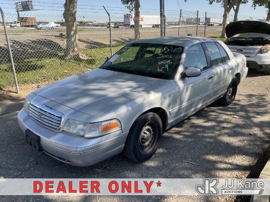 (Dixon, CA) 2000 Ford Crown Victoria Police Interceptor 4-Door Sedan Runs & Moves)( Catalytic Conver