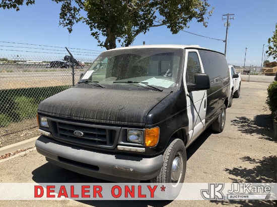 (Dixon, CA) 2004 Ford Econoline E-250 Cargo Van Runs & Moves) (No Communication)