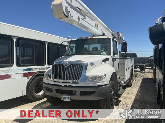 (Dixon, CA) Altec AA55, Material Handling Bucket Truck rear mounted on 2020 International MV607 Util