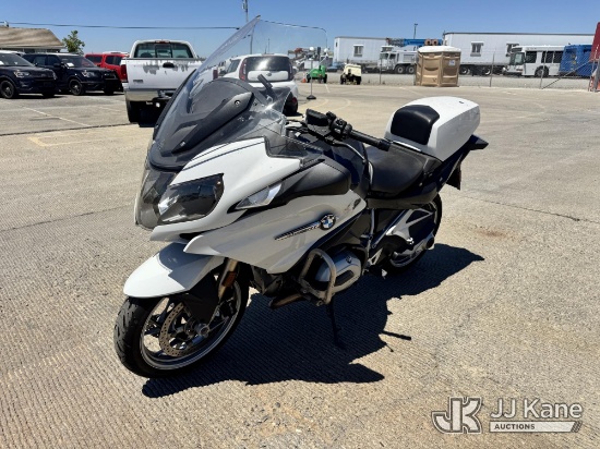 (Dixon, CA) 2016 BMW R1200RT Motorcycle Runs & Moves) (Low Tire Pressure Light On