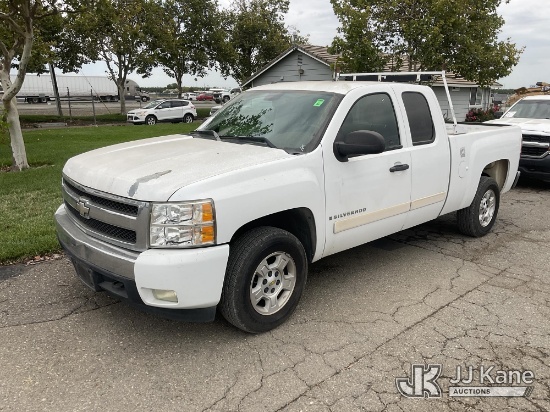 (Dixon, CA) 2008 Chevrolet Silverado 1500 Extended-Cab Pickup Truck Runs & Moves, Exterior Paint Dam