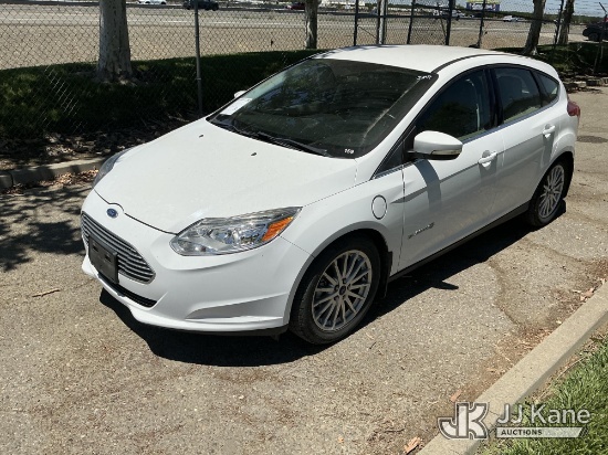 (Dixon, CA) 2014 Ford Focus Electric 4-Door Hatch Back Runs & Moves)(Windshield Deficiency)( No Char