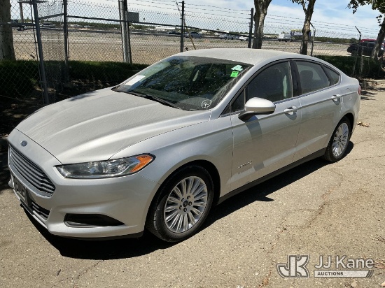 (Dixon, CA) 2016 Ford Fusion Hybrid S 4-Door Sedan Runs & Moves Vehicle previously used with a 'col