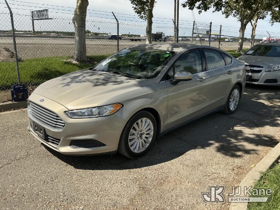 (Dixon, CA) 2016 Ford Fusion Hybrid S 4-Door Sedan Runs & Moves Vehicle previously used with a 'col