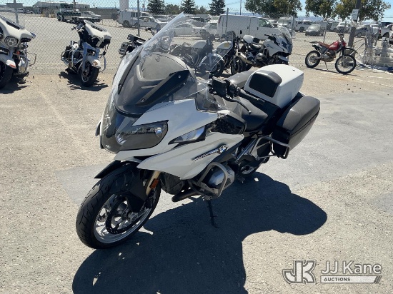 (Dixon, CA) 2015 BMW R1200RT Runs & Moves)( Dash Warning Indicators ON.