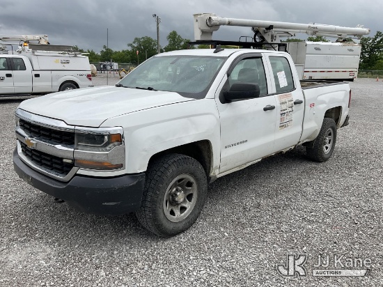 (Verona, KY) 2017 Chevrolet Silverado 1500 4x4 Extended-Cab Pickup Truck Runs & Moves) (Dash Warning