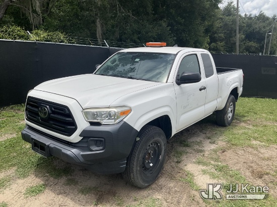 (Tampa, FL) 2019 Toyota Tacoma Extended-Cab Pickup Truck Runs & Moves)(FL Residents Purchasing Title