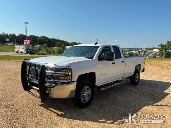 (Byram, MS) 2019 Chevrolet Silverado 2500HD 4x4 Extended-Cab Pickup Truck Runs & Moves) (Windshield
