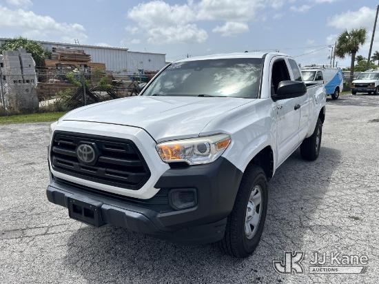 (West Palm Beach, FL) 2019 Toyota Tacoma Extended-Cab Pickup Truck Runs & Moves) (FL Residents Purch