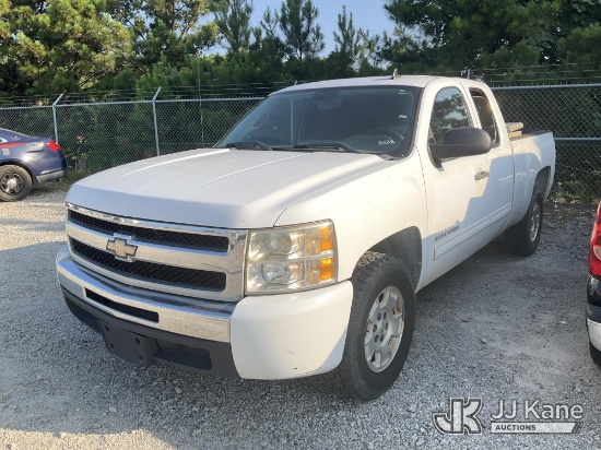 (Villa Rica, GA) 2010 Chevrolet Silverado 1500 Extended-Cab Pickup Truck Not Running, Condition Unkn