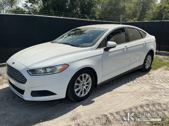 (Tampa, FL) 2016 Ford Fusion 4-Door Sedan, State of Florida Unit Runs & Moves)(FL Residents Purchasi