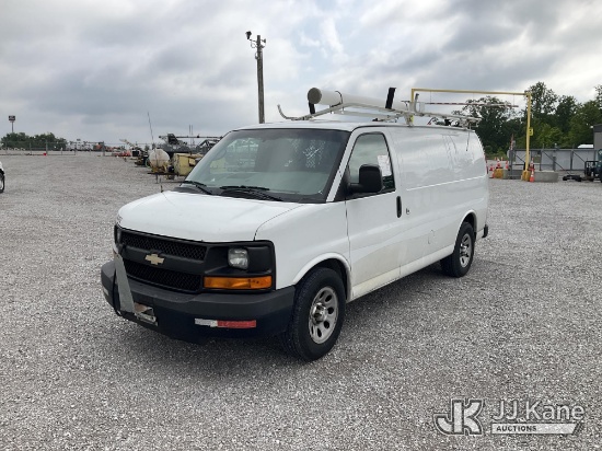 (Verona, KY) 2014 Chevrolet Express G1500 Cargo Van Runs & Moves) (Windshield Deficiencies
