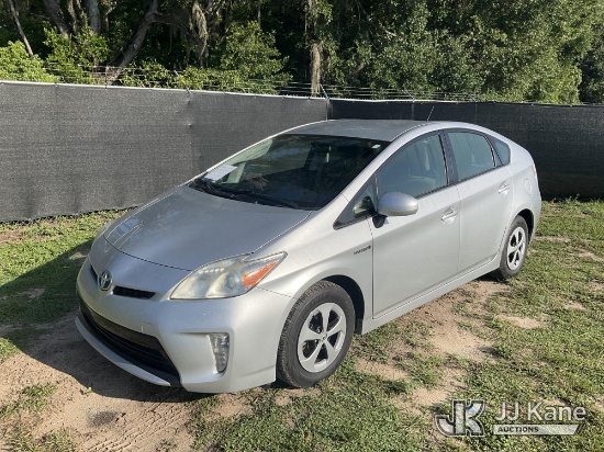 (Tampa, FL) 2013 Toyota Prius 4-Door Hatch Back, State of Florida Unit (FL Residents Purchasing Titl