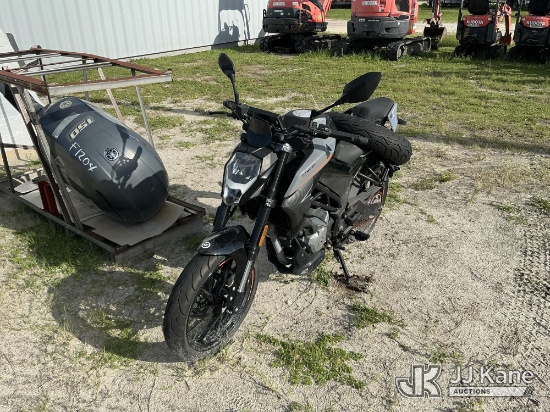 (Tampa, FL) 2022 CFMOTO 300 Motorcycle Runs & Moves)(Engine Performance Concerns, Exterior Defects -