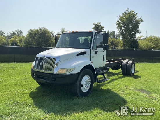 (Tampa, FL) 2005 International 4300 Cab & Chassis Runs & Moves)(FL Residents Purchasing Titled Items
