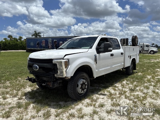 (Westlake, FL) 2019 Ford F350 4x4 Crew-Cab Service Truck Runs & Moves) (Front End Damage, Engine Noi