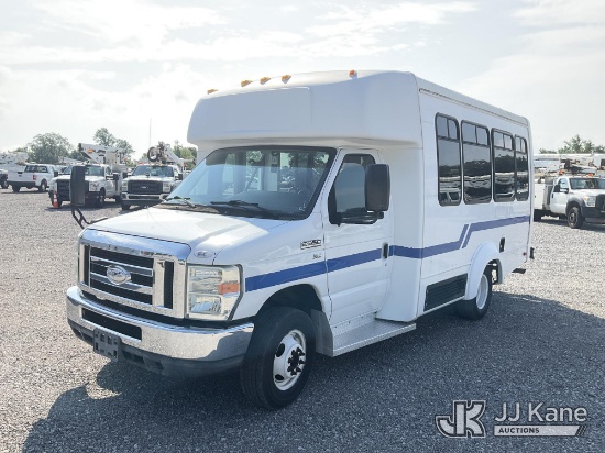 (Verona, KY) 2014 Ford E350 Passenger Bus Runs & Moves) (Dash Warning Indicators On, Exterior Defect