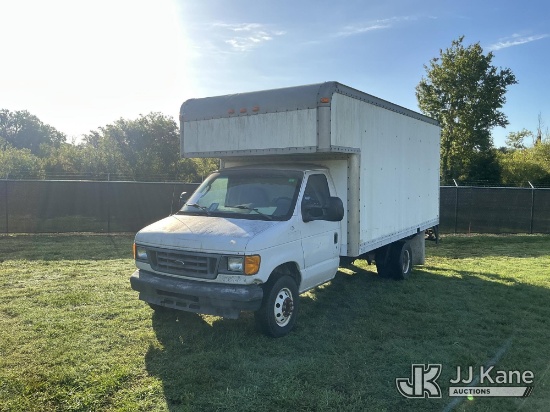 (Tampa, FL) 2004 Ford E350 Cutaway Van Body Truck Runs & Moves) (Dash Warning Indicators On, Windshi