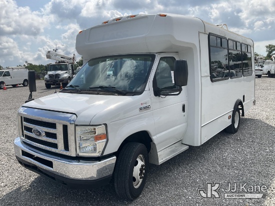 (Verona, KY) 2017 Ford E350 Passenger Bus Runs & Moves