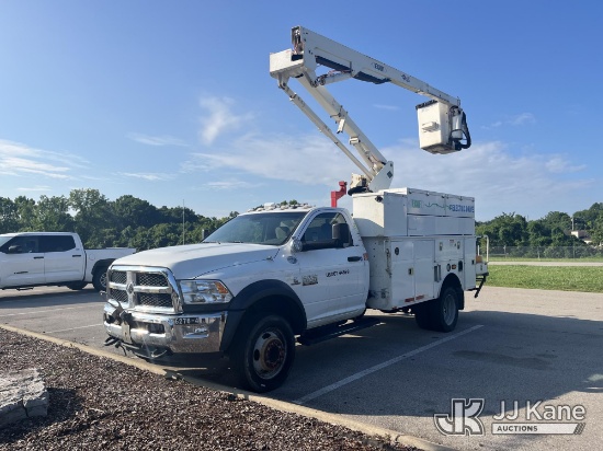 (Columbia, TN) Versalift SST40EIH-01, Articulating & Telescopic Bucket Truck center mounted on 2016