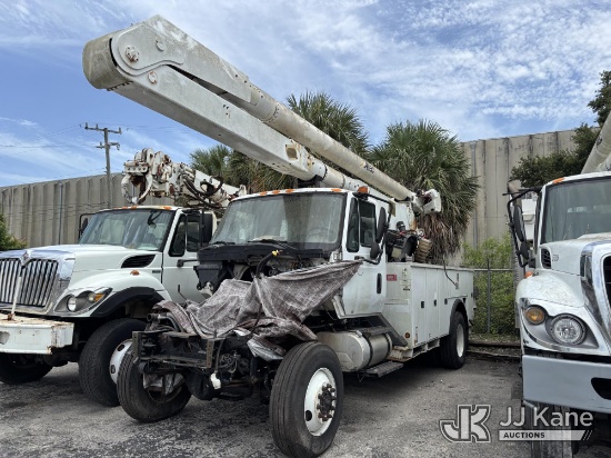 (West Palm Beach, FL) Altec AA755, Material Handling Bucket Truck rear mounted on 2013 International