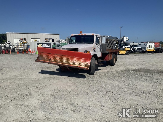 (Chester, VA) 1991 International 4900 Flatbed Truck Runs, Moves, & Plow Operates) (Spreader Conditio