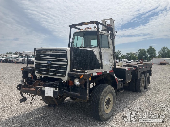 (Verona, KY) 1988 Ford LTS8000 T/A Flatbed Truck Runs & Moves) (Knuckle Boom Removed, Exterior Defec