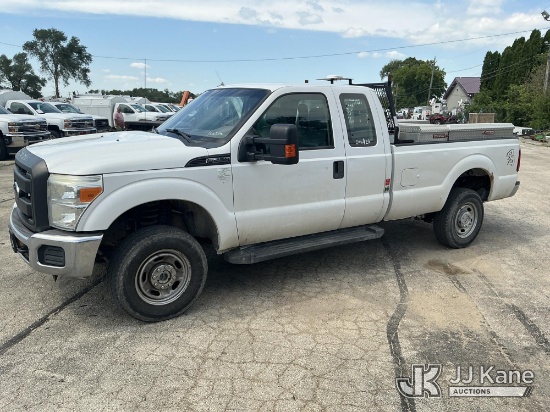 (South Beloit, IL) 2015 Ford F250 4x4 Extended-Cab Pickup Truck Runs & Moves) (Exterior Deficiencies