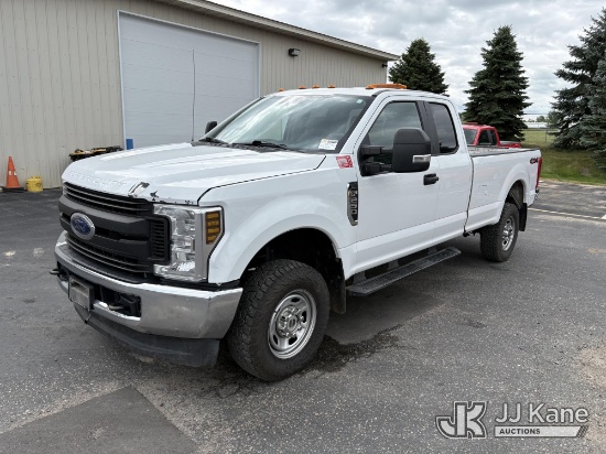 (Maple Lake, MN) 2019 Ford F-250 SD Extended-Cab Pickup Truck Runs & Moves) (Dry Rot On Windshield S
