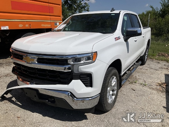 (Kansas City, MO) 2023 Chevrolet Silverado 1500 Crew-Cab Pickup Truck Wrecked, Airbags Deployed, Sea