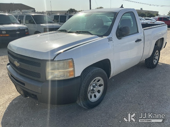 (Waxahachie, TX) 2011 Chevrolet Silverado 1500 Pickup Truck Runs & Moves) (Dashboard Indicators On)