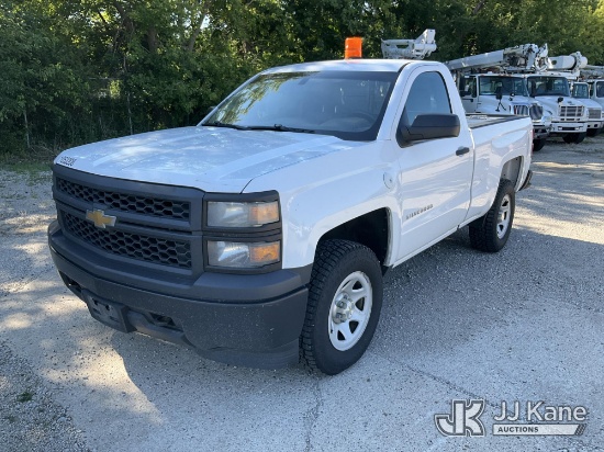 (Des Moines, IA) 2015 Chevrolet Silverado 1500 4x4 Pickup Truck Runs & Moves) (Dash Warning Indicato