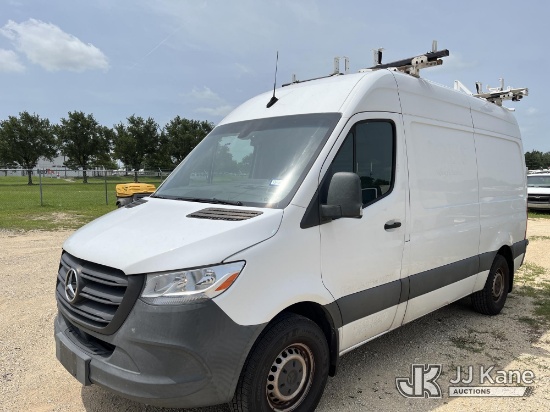 (Houston, TX) 2019 Mercedes-Benz Sprinter 3500 144-in. WB Sprinter Cargo Van Runs & Moves) (Windshie