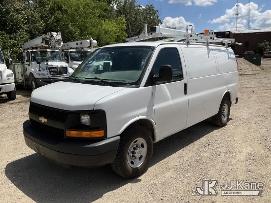 (Des Moines, IA) 2015 Chevrolet Express 2500 Cargo Van (Runs & Moves) (Dash Warn Indicator)
