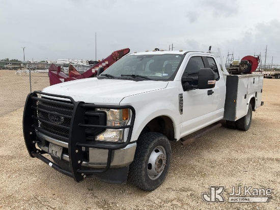 (Marion, TX) 2020 Ford F-350 SD Extended-Cab Mechanics Service Truck Runs & Moves) (Transmission Per