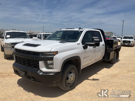 (Marion, TX) 2021 Chevrolet Silverado 3500HD Crew-Cab Flatbed/Service Truck Runs & Moves) (Exterior