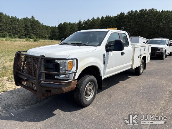 (Harris, MN) 2017 Ford F-250 SD Extended-Cab Enclosed Service Truck Runs & Moves) (Engine Performanc