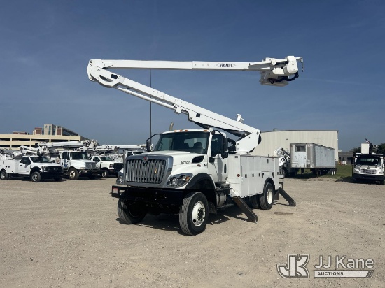 (Waxahachie, TX) Versalift VN555MHI, Material Handling Bucket Truck rear mounted on 2022 Internation