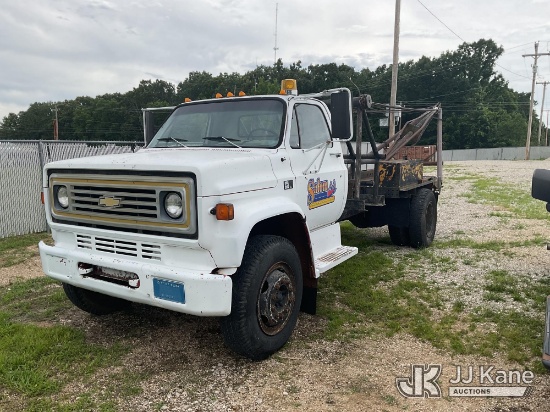 (Salem, MO) 1988 Chevrolet C70 Wrecker Truck Runs, Moves & Operates.
