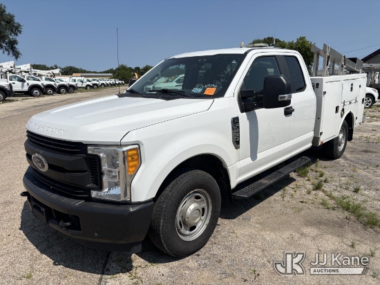 (South Beloit, IL) 2017 Ford F-250 SD Extended-Cab Service Truck Runs & Moves
