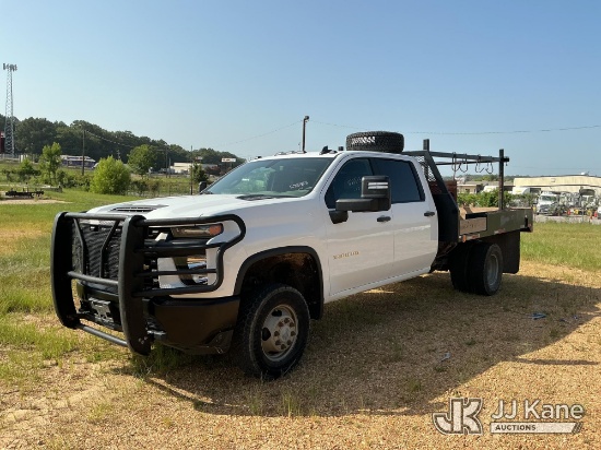 (Byram, MS) 2020 Chevrolet Silverado 3500HD 4x4 Crew-Cab Flatbed Truck Runs & Moves) (Dash Warning I
