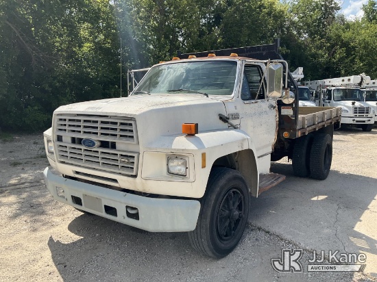 (Des Moines, IA) 1991 Ford F700F Flatbed Truck Runs, Moves & Operates